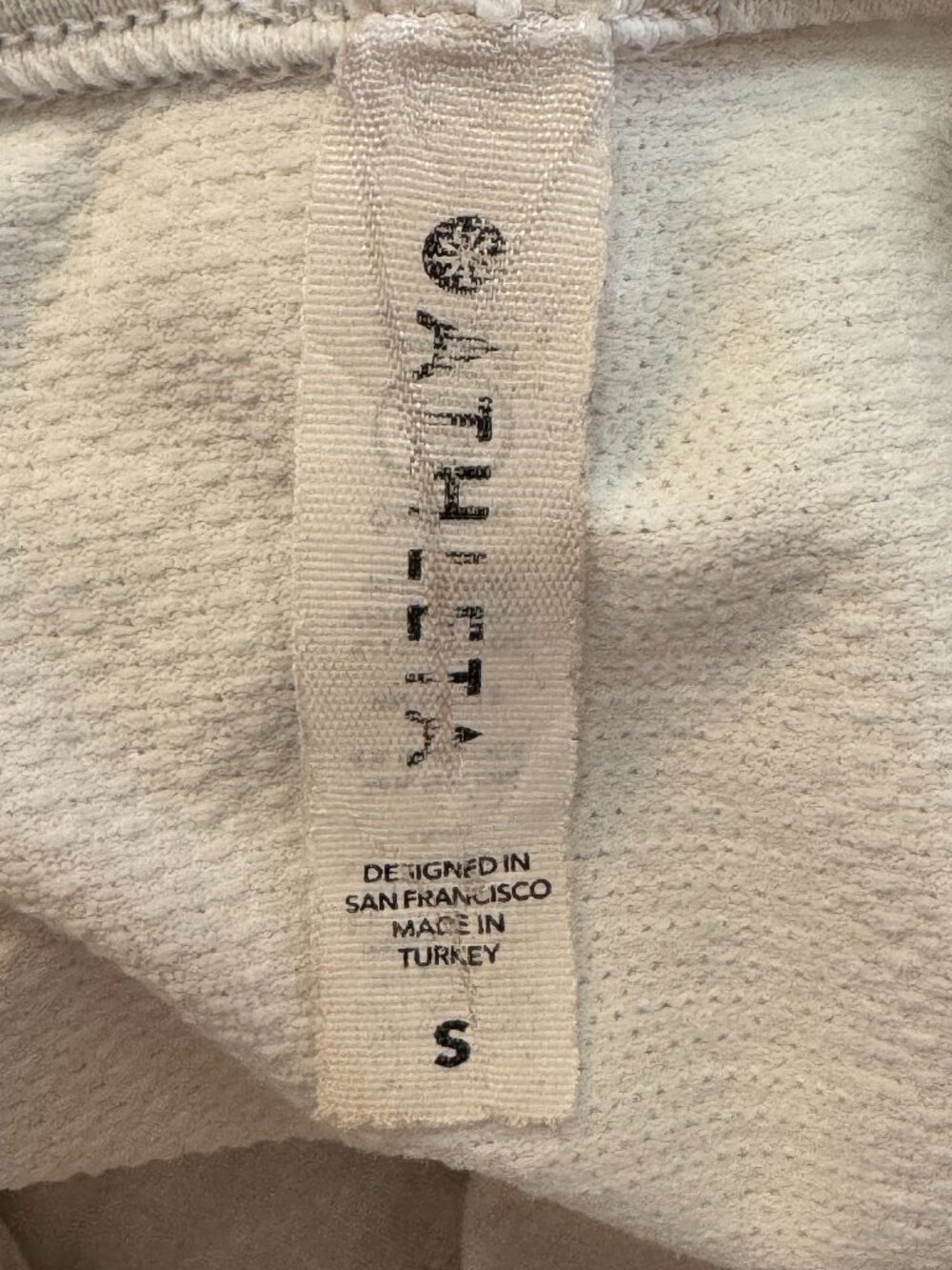 Athleta Momentum Ruched Long Sleeve Top Ruched at Sides Thumbhole Cuffs Small - Picture 6 of 8